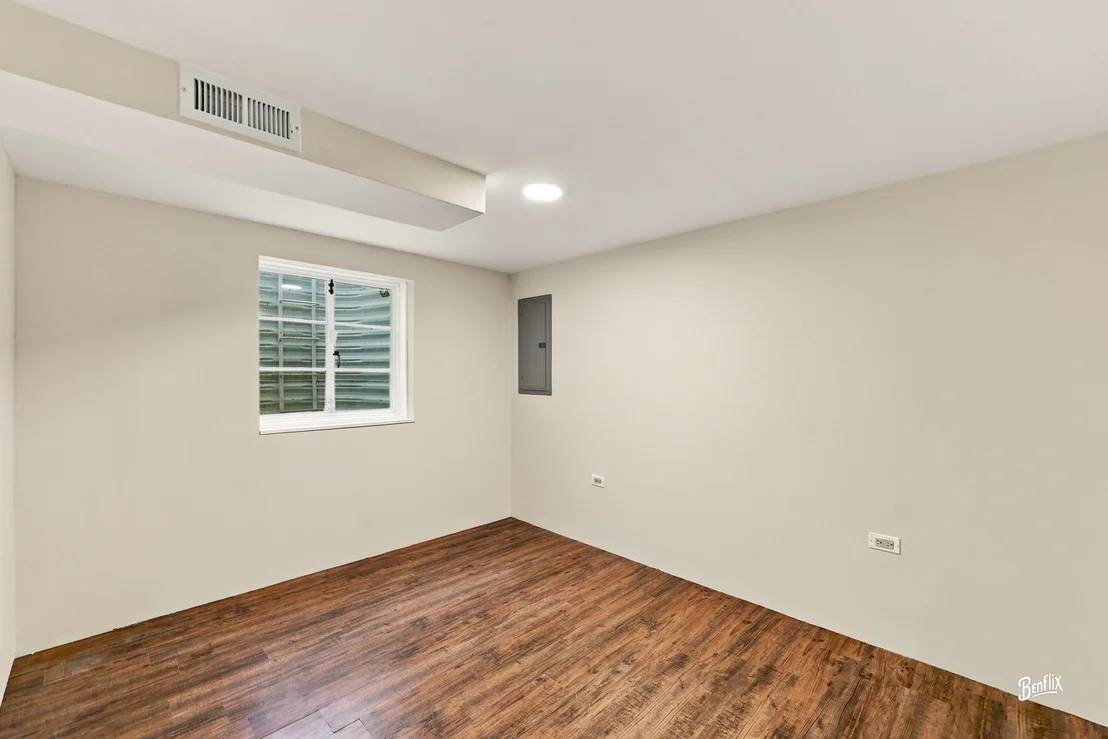 Photo of 4 W Suffield Drive