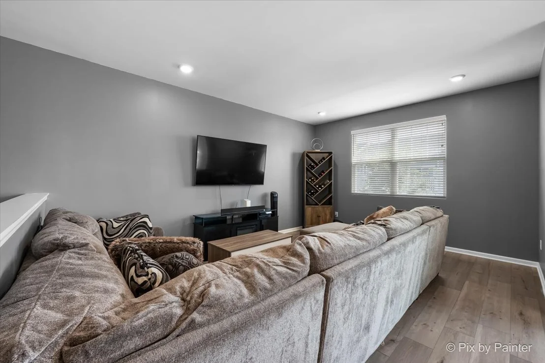 Photo of 466 Comstock Road