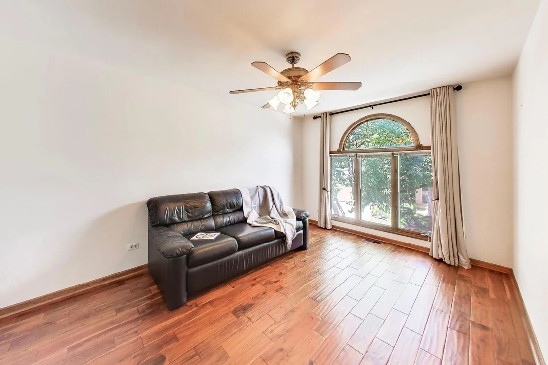 Photo of 133 Schiller Place