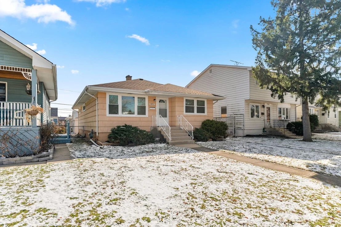Photo of 17831 Community Street