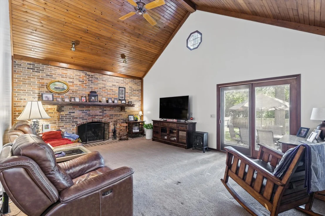 Photo of 703 Surrey Road