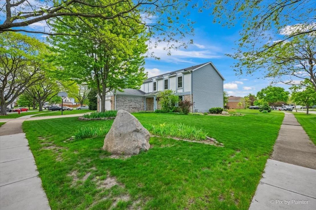 Photo of 658 WAINSFORD Drive