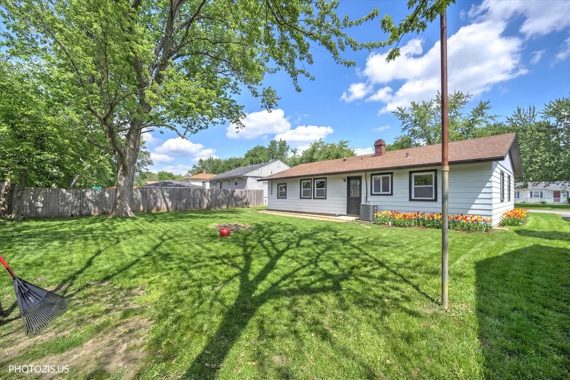 Photo of 115 Fairlane Drive