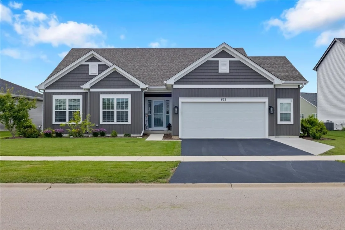 Photo of 635 Maplewood Circle