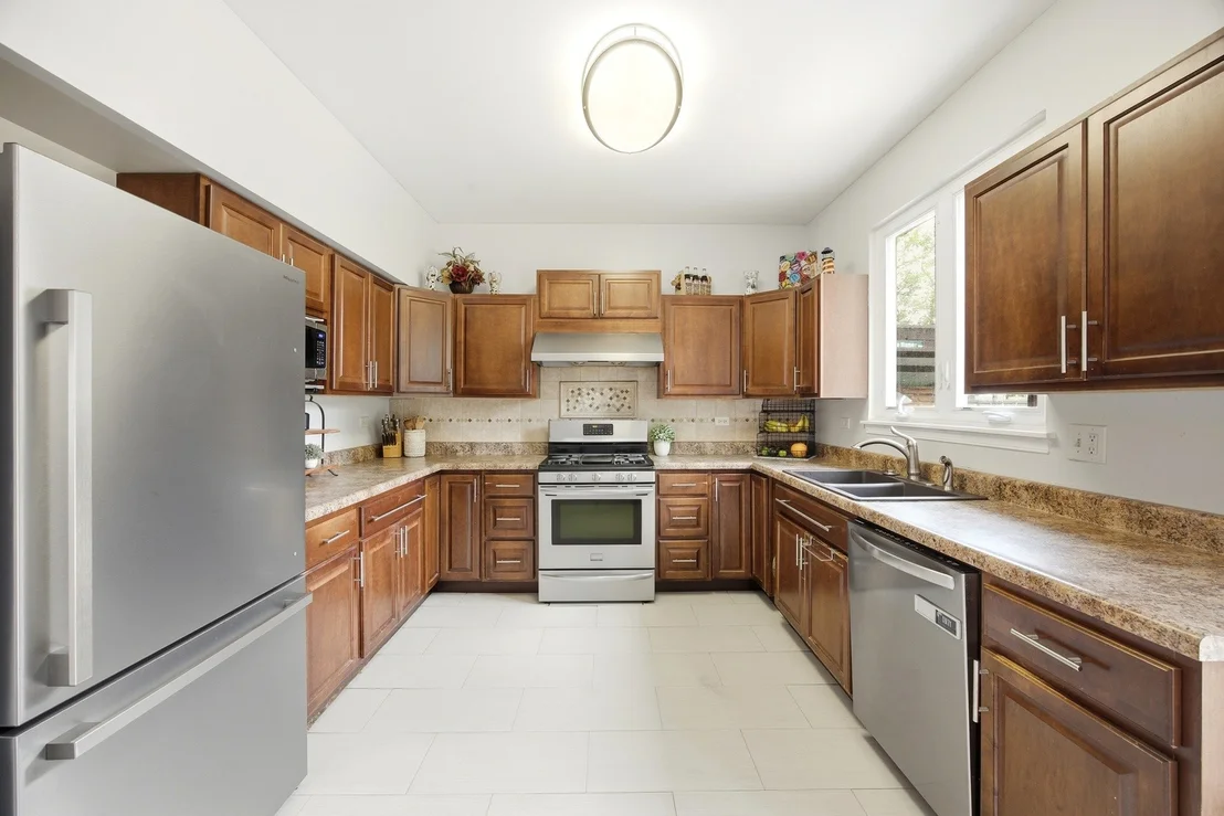 Photo of 2096 Edinburgh Lane