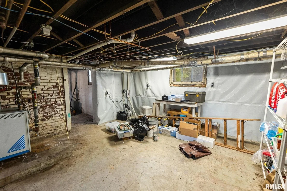 Photo of 404 W BROADWAY Street