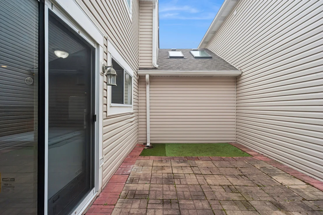 Photo of 445 Le Parc Circle