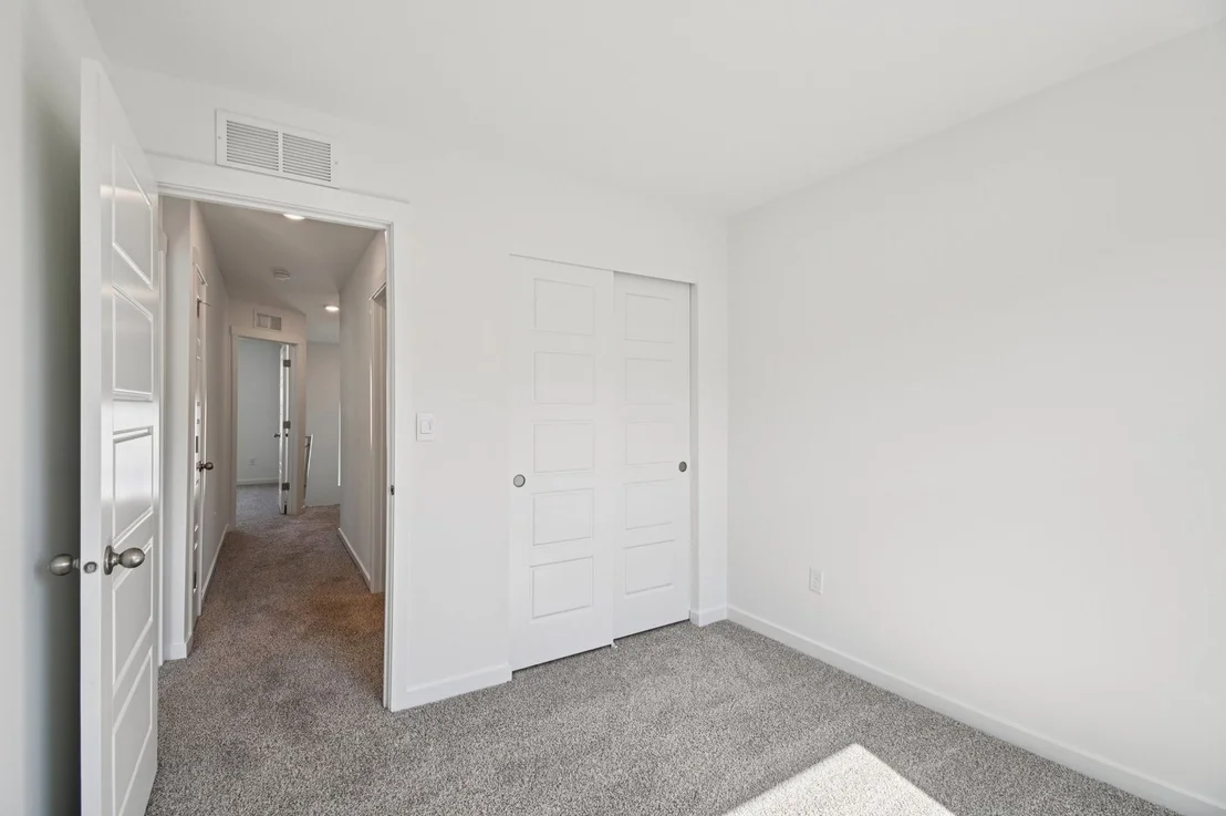 Photo of 1299 Foxglove Drive