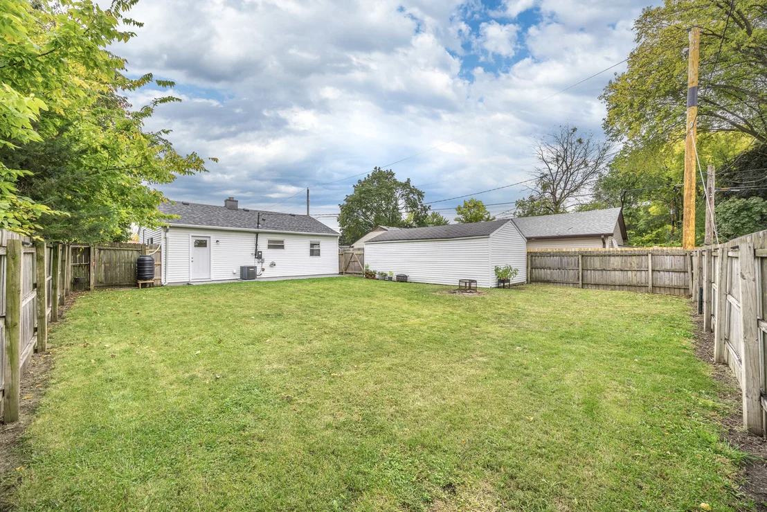 Photo of 2005 Capri Avenue
