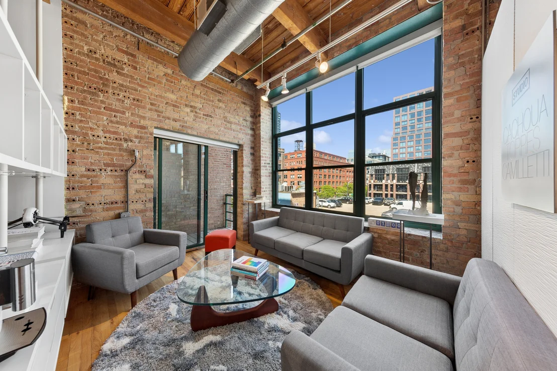 Photo of Unit 3G at 1017 W Washington Boulevard