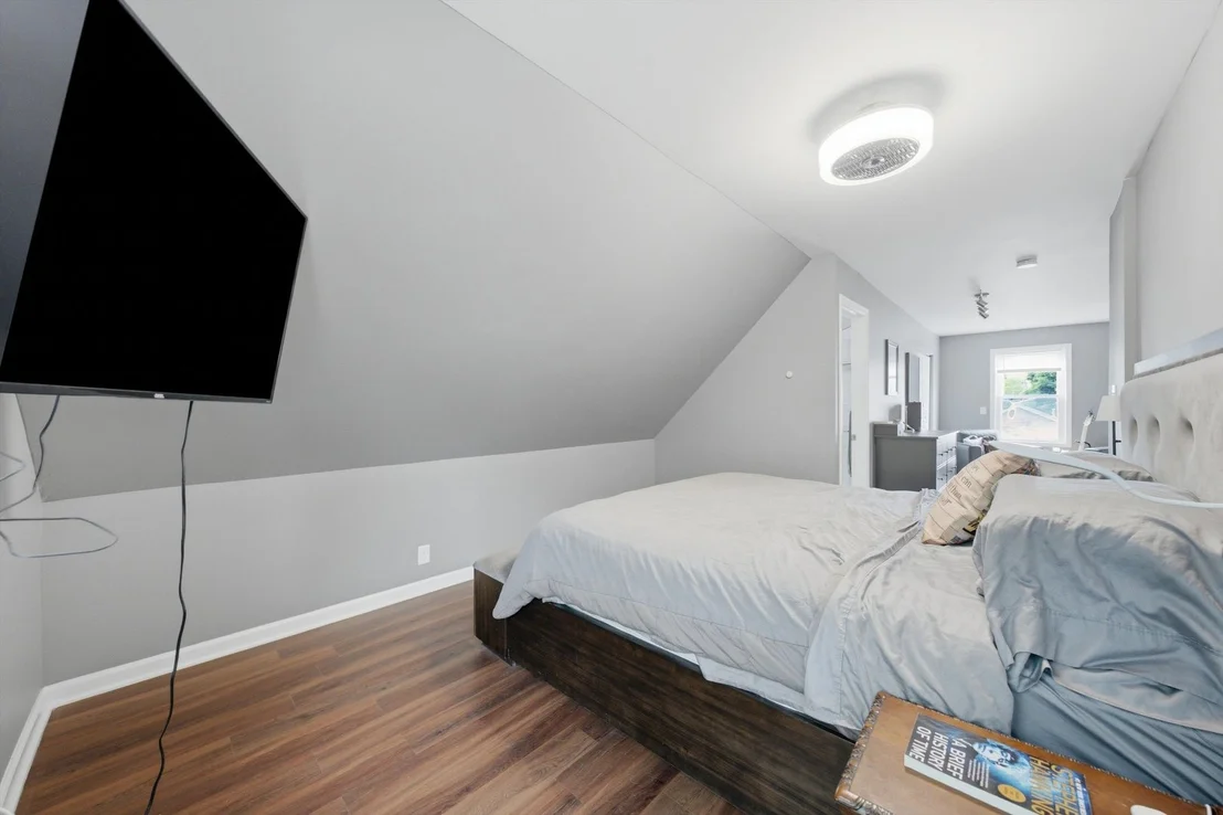 Photo of 437 W 44th Place