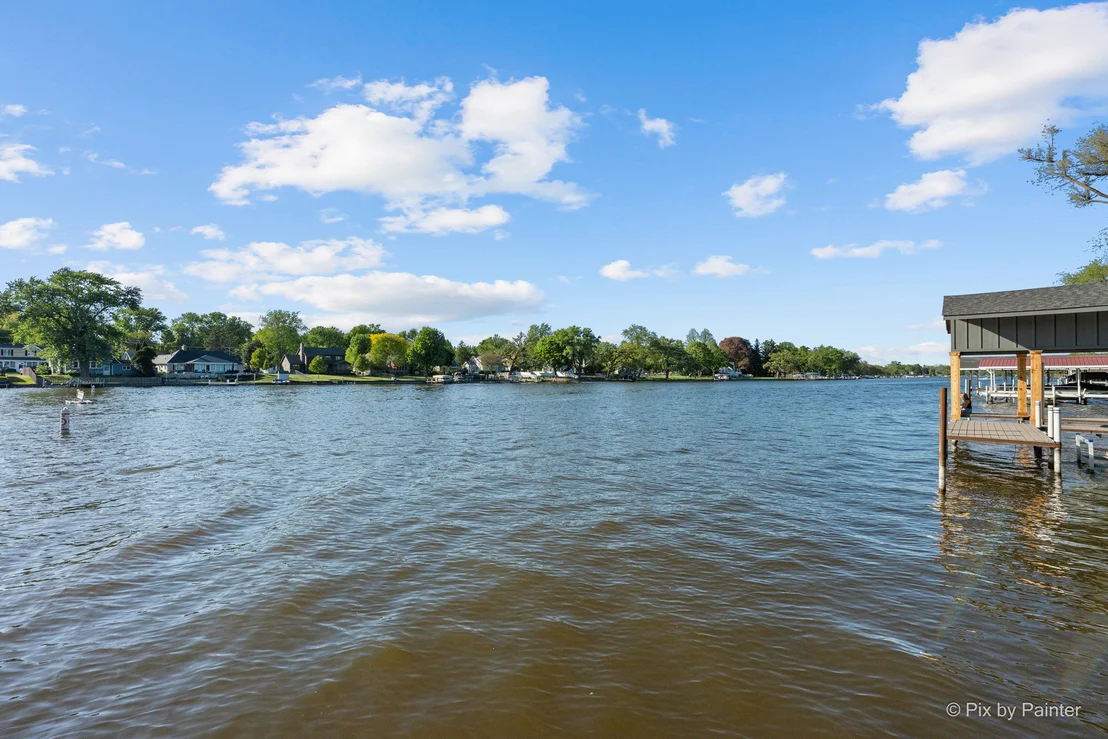 Photo of 1423 N River Road