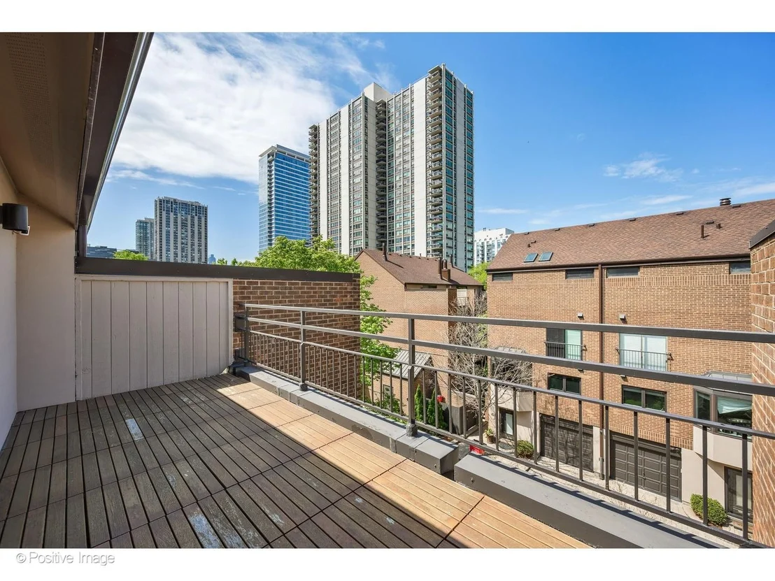 Photo of 1307 N Sutton Place