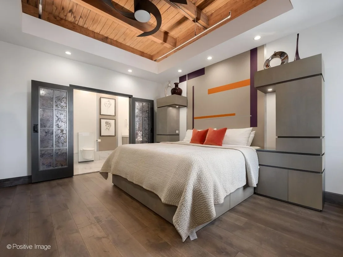 Photo of Unit 607 at 701 W Jackson Boulevard