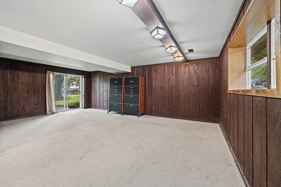 Photo of 933 Webster Lane