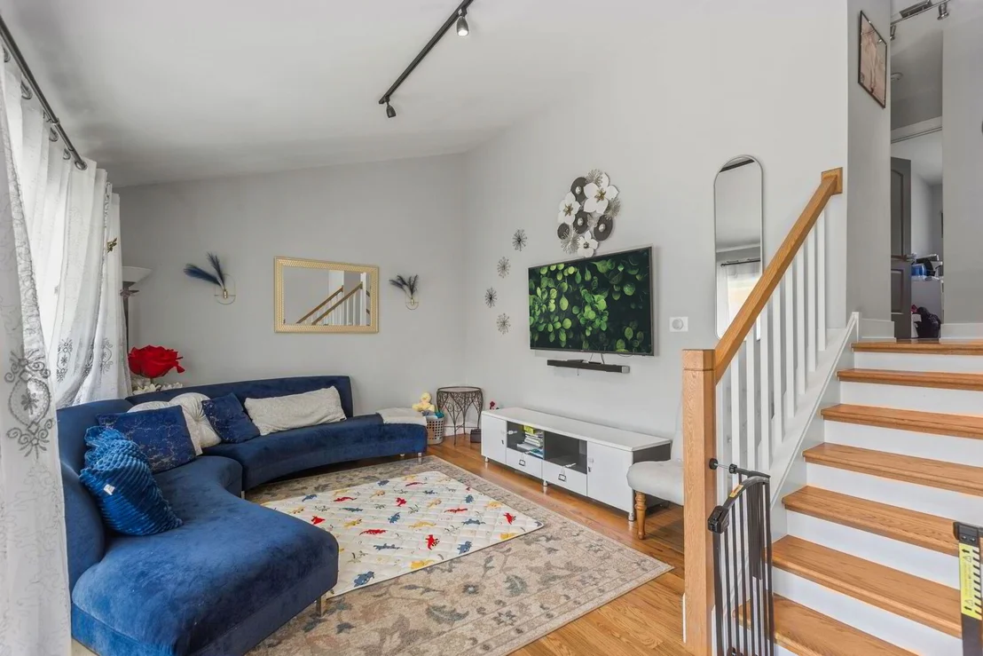 Photo of Unit B at 8914 Robin Drive