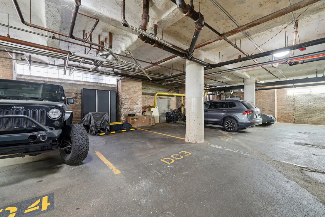 Photo of Unit 406 at 1000 W Washington Boulevard