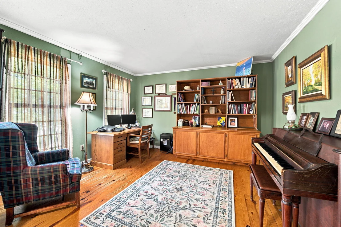 Photo of 1613 Locust Road
