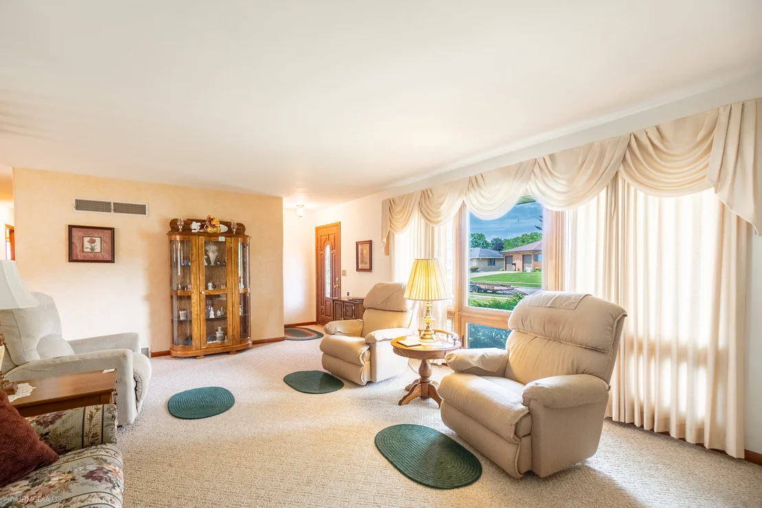 Photo of 835 Scott Drive
