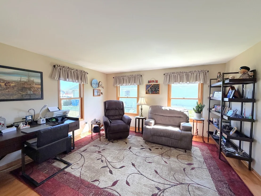 Photo of 1425 Argyle Lane N