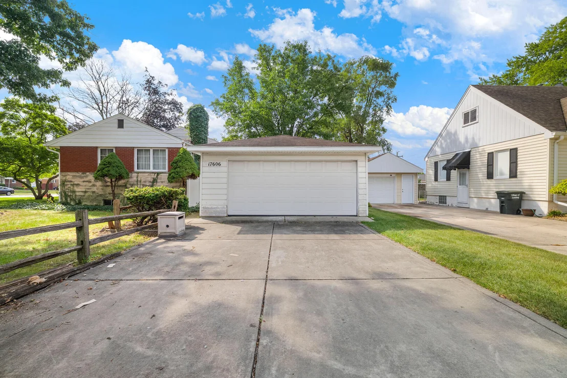 Photo of 17606 N Burnham Avenue