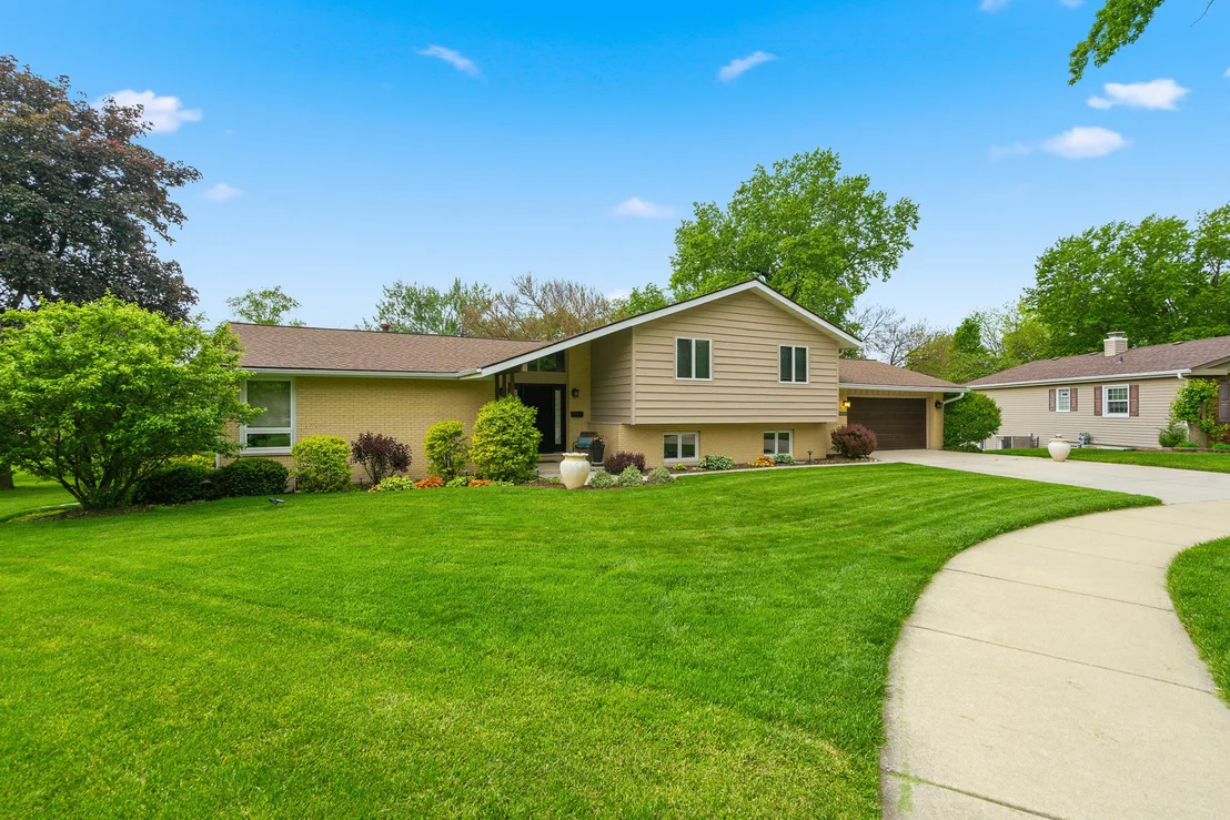 Photo of 1107 VALLEY Lane