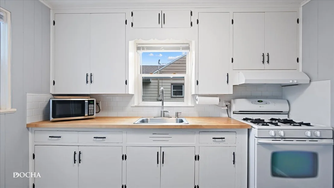 Photo of 1119 Charles Street