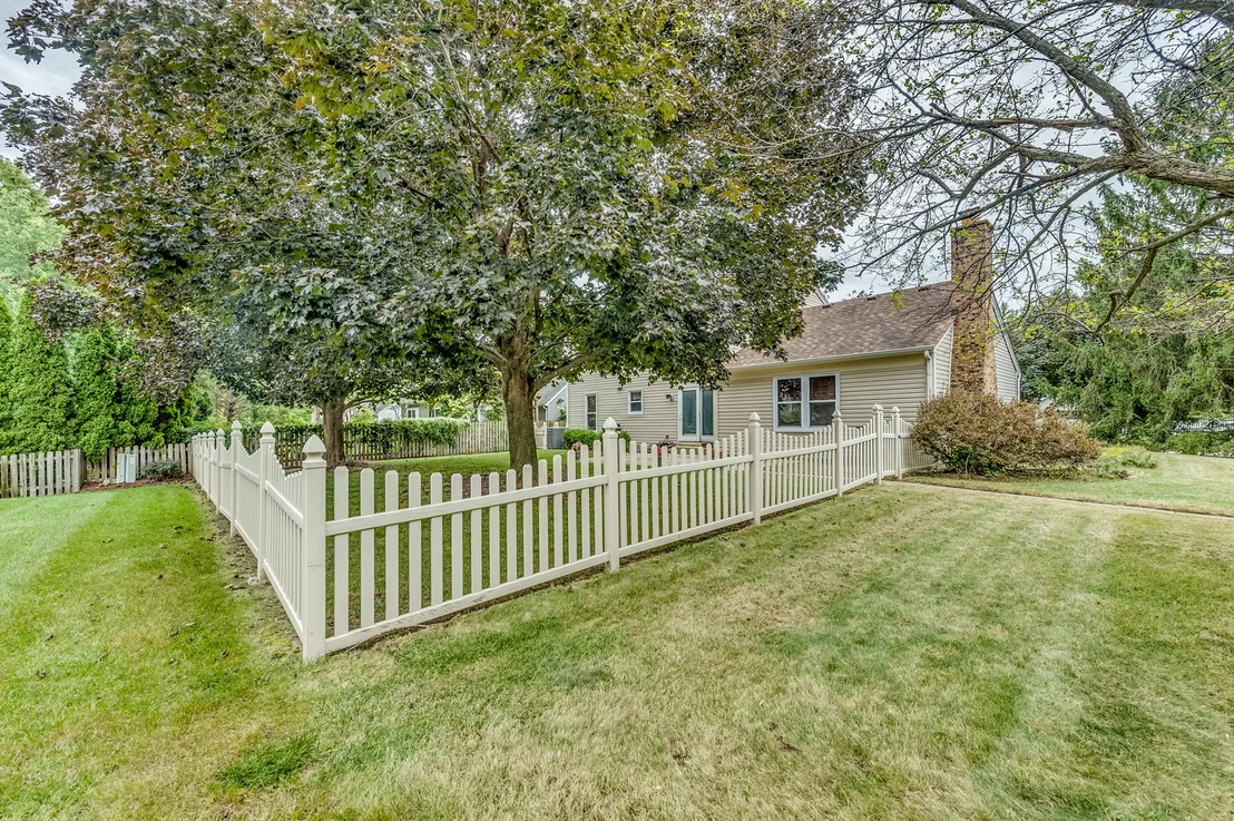 Photo of 1602 Larson Avenue