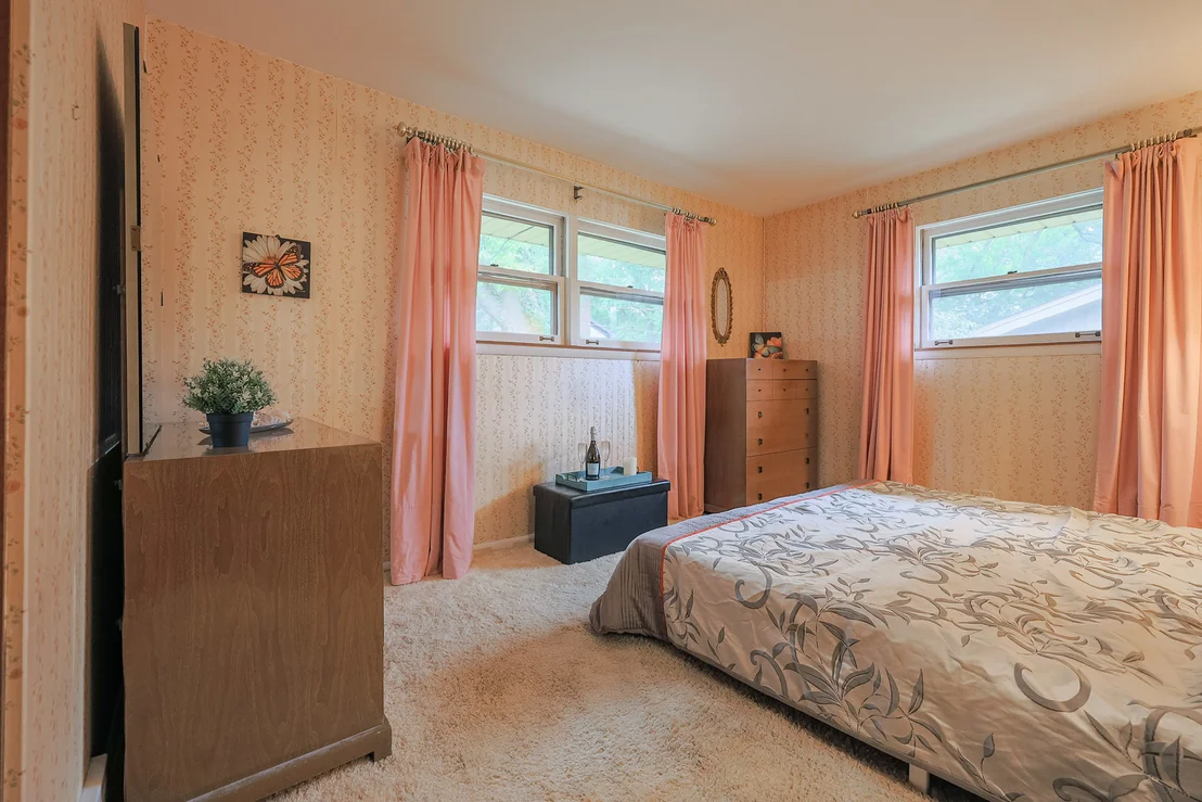 Photo of 853 Edgewater Drive