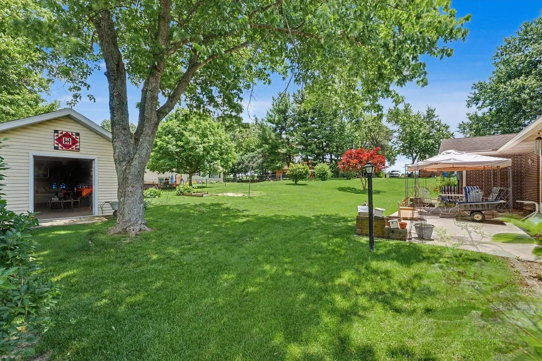 Photo of 906 Crestview Drive