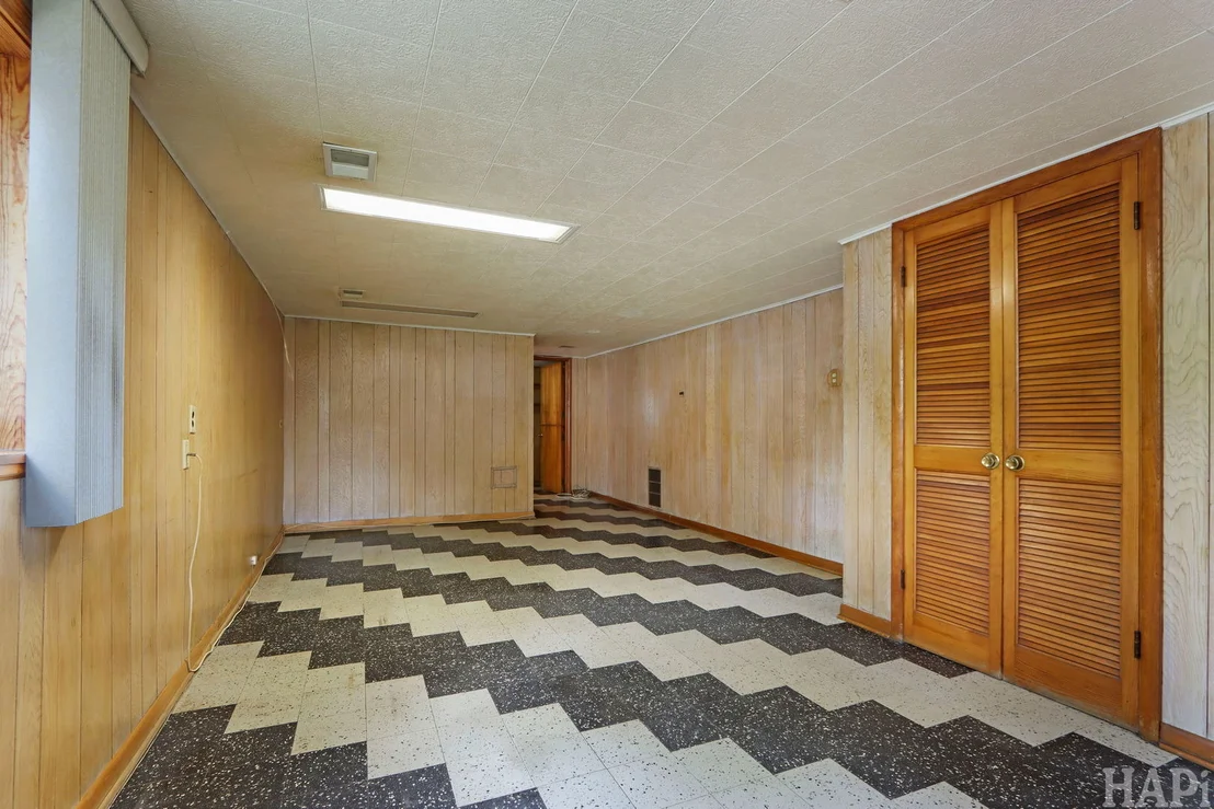 Photo of 412 Warren Road