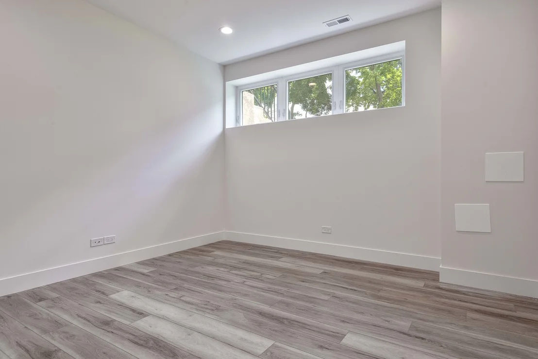 Photo of 5000 W Argyle Street