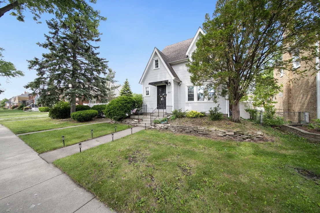 Photo of 2632 Maple Street