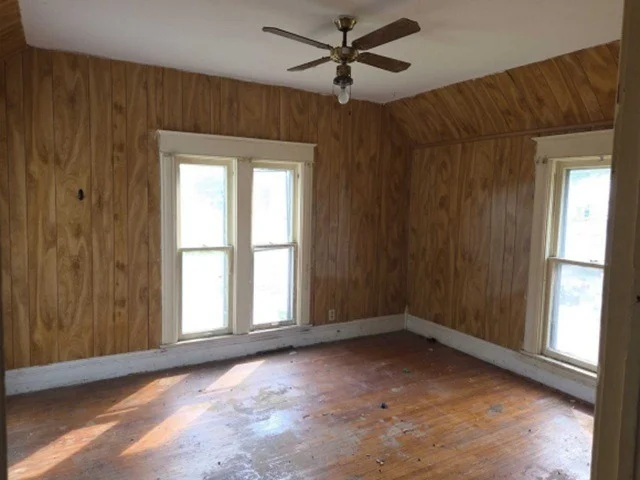 Photo of 220 W 8th Street