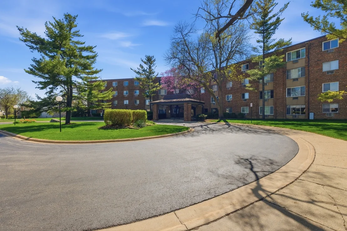 Photo of Unit 112 at 1500 Robin Circle
