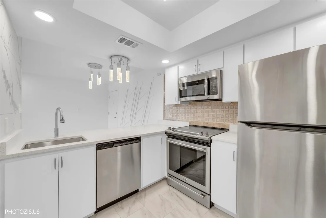 Photo of Unit B413 at 830 Elder Road