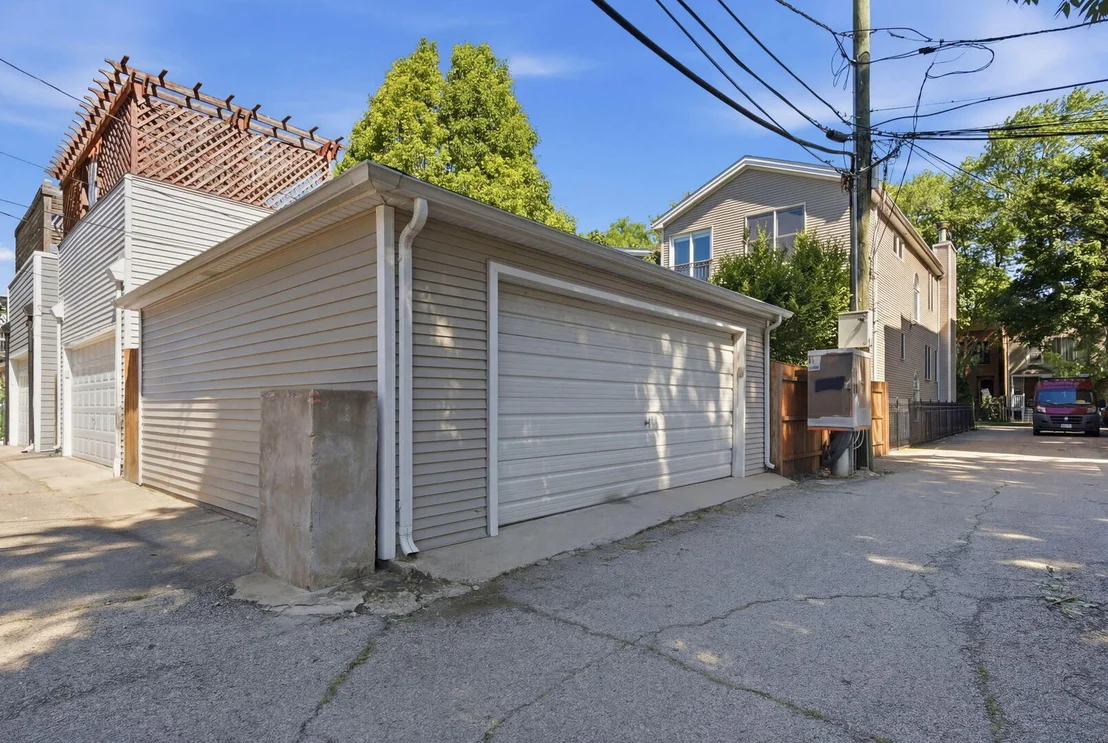 Photo of 1815 W School Street