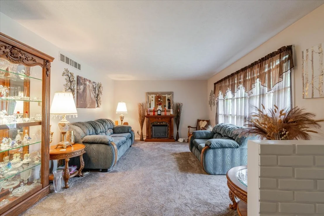 Photo of 122 Camelot Drive