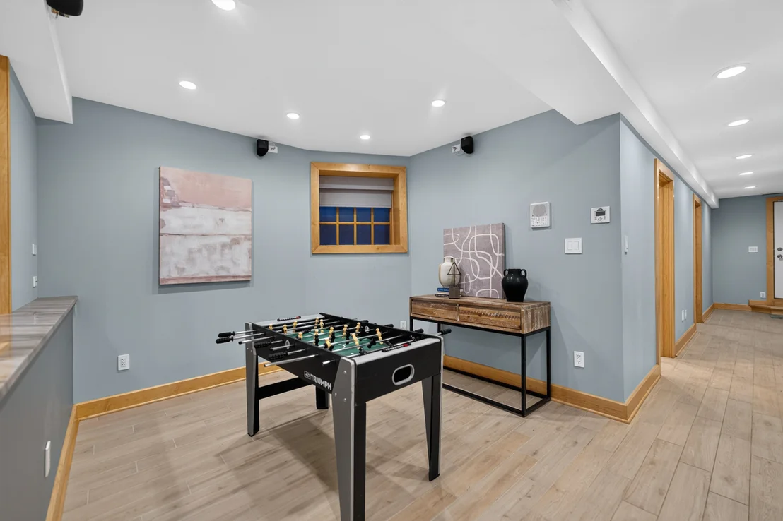 Photo of 634 W Briar Place