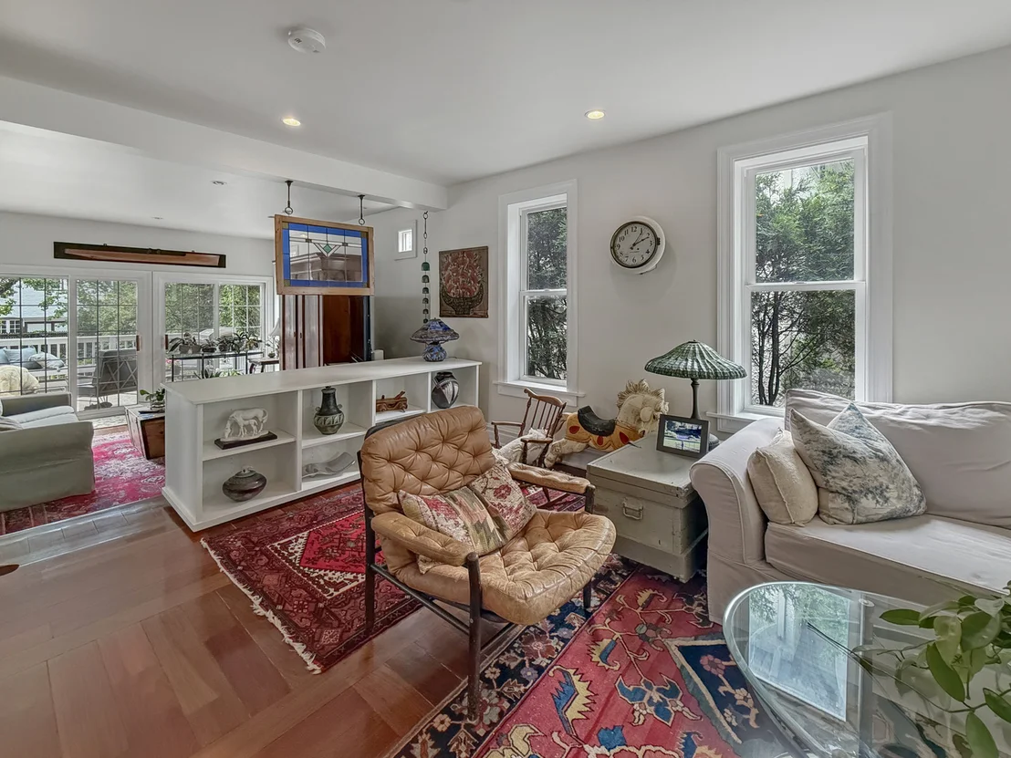 Photo of 882 Willow Road