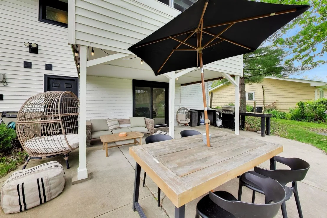 Photo of 2S550 Gray Avenue