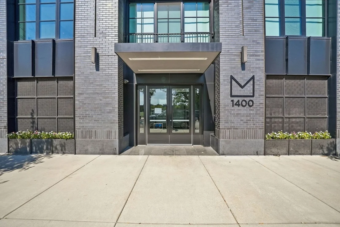 Photo of Unit 2B at 1400 W Monroe Street