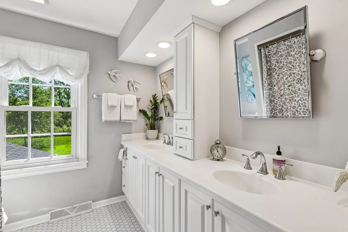 Photo of 720 Oxbow Lane