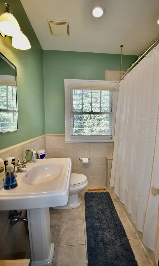 Photo of 1131 Thatcher Avenue