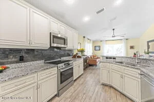 Photo of 881 Mandarin Drive NE