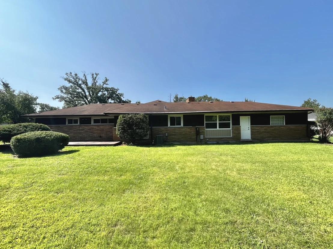 Photo of 2543 Oakwood Drive