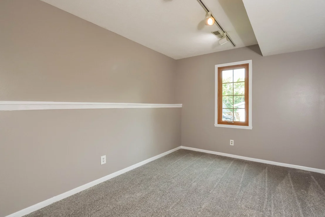 Photo of 1503 Featherstone Road