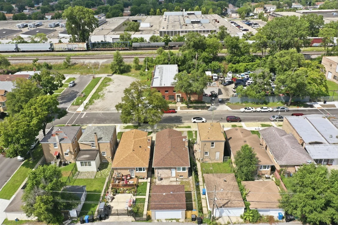 Photo of 1749 W 75th Place