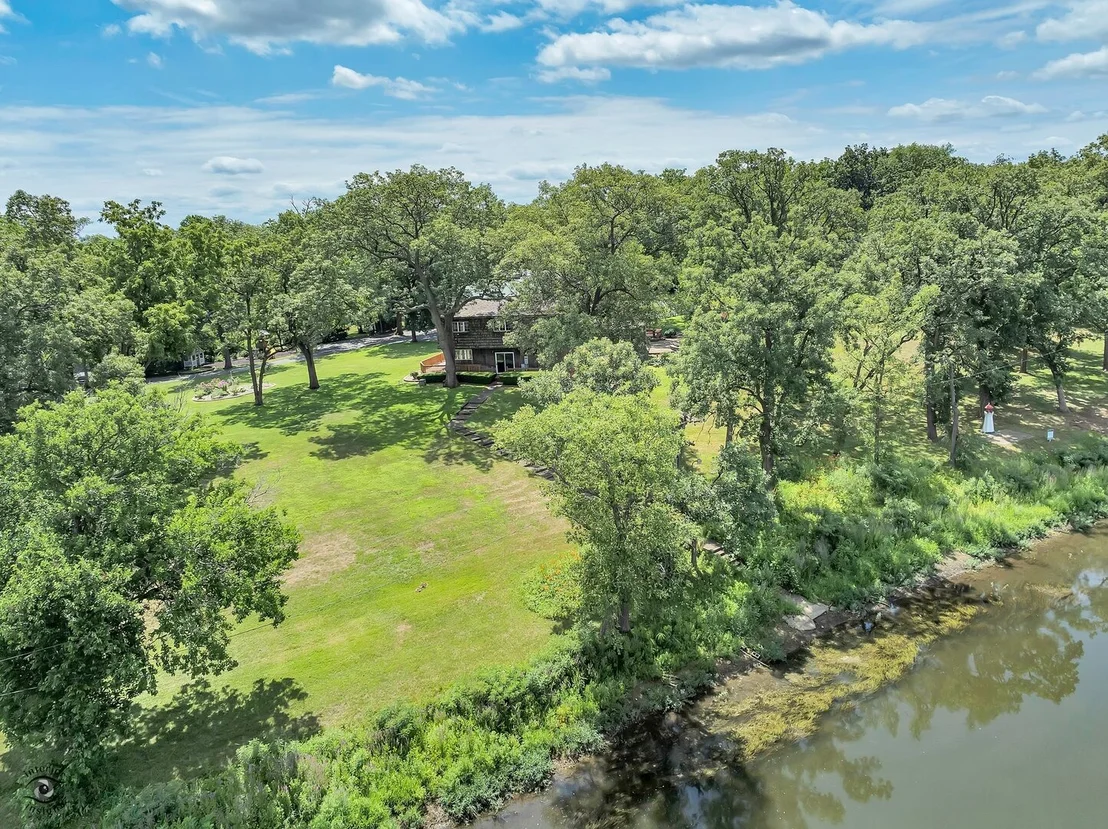 Photo of 864 Ash Drive
