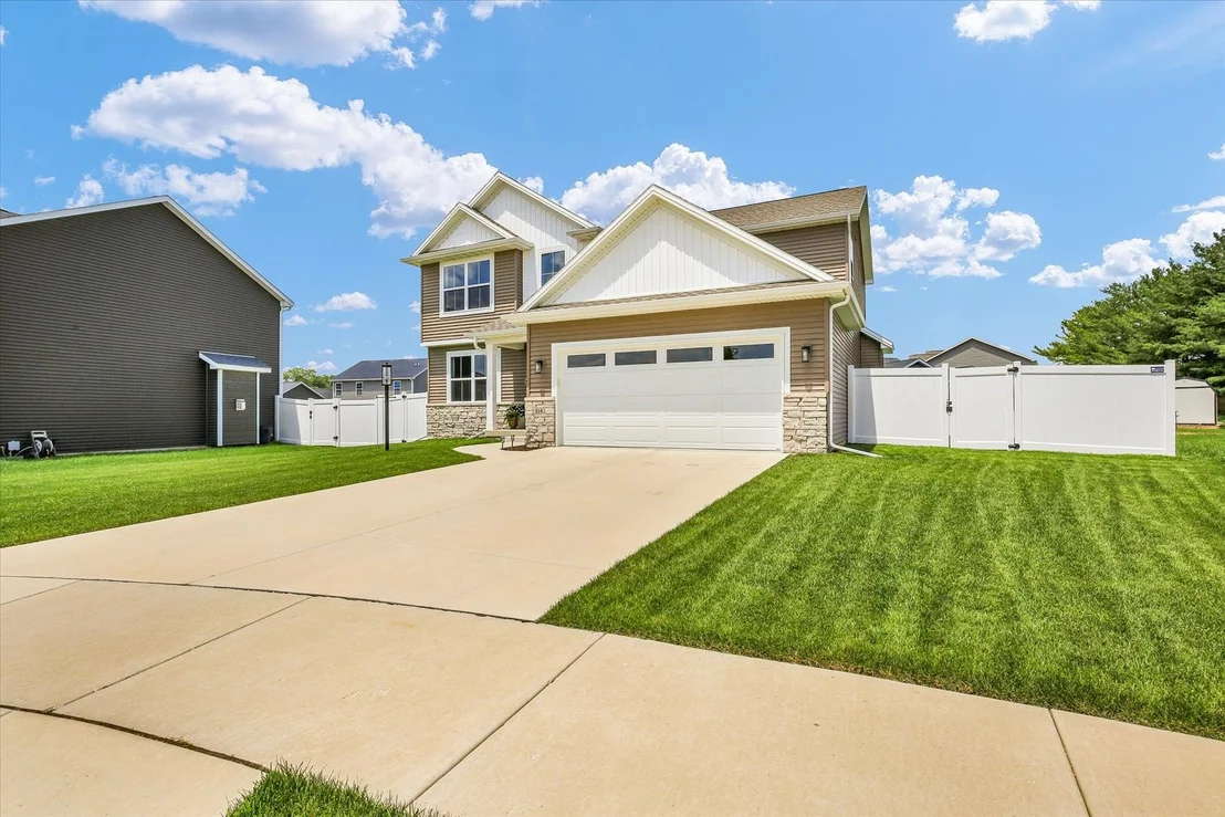 Photo of 216 Red Bud Drive